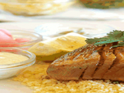 Uživanje svežih rib za izgubo teže in za zdravo življenje tunasteak